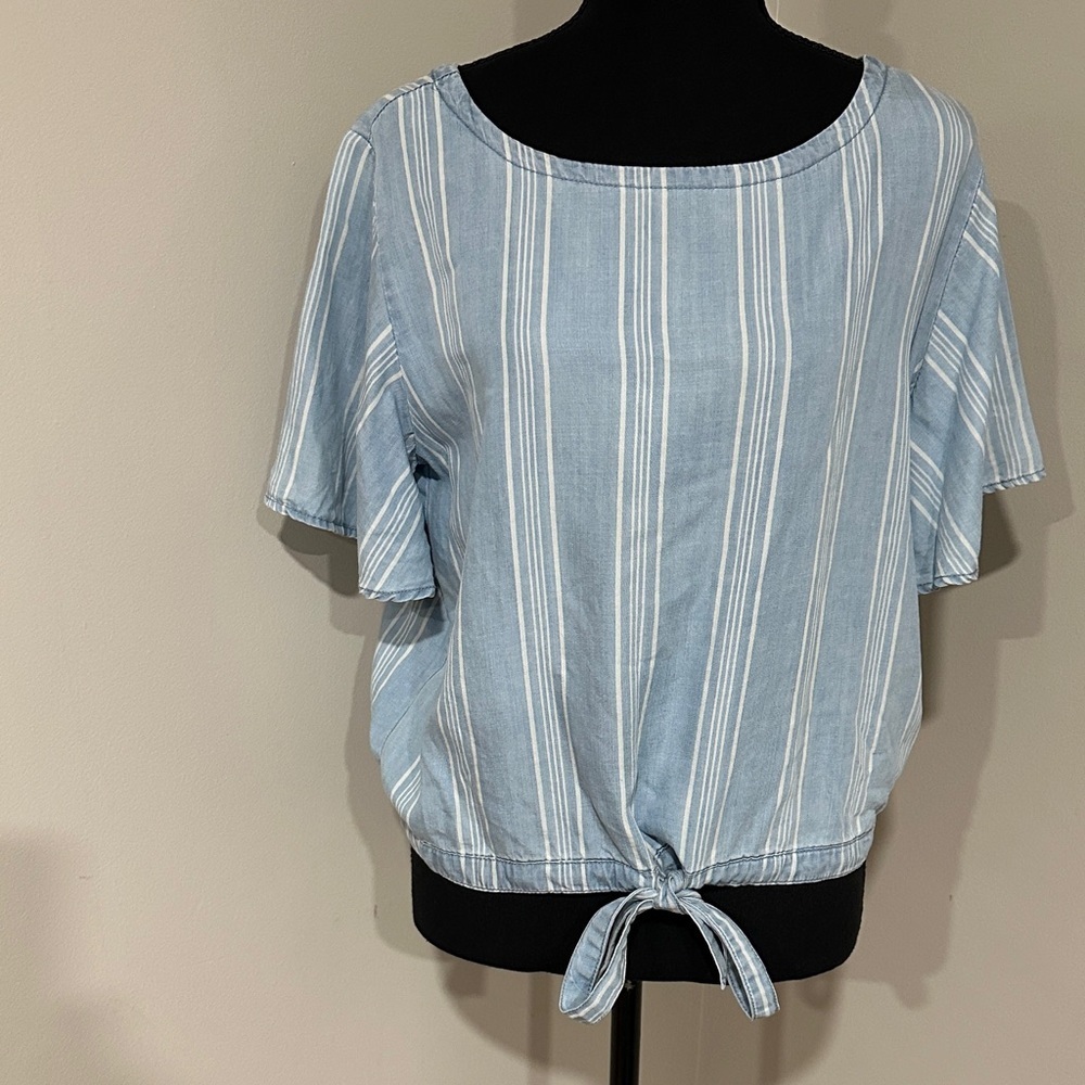 *BB DAKOTA* Light Blue x White Striped Tie-Front Blouse Size Large